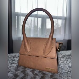 Jacquemus (full set- belt&dust bag)